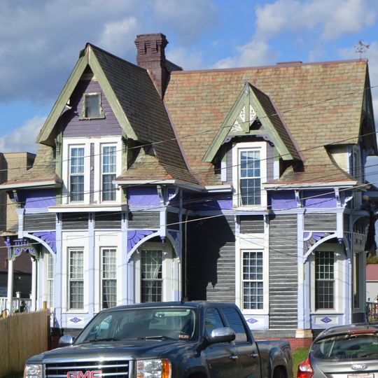 House at 10th and Avery Streets