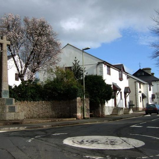 Kingskerswell War Memorial And Associated Paved Area And Screen Wall