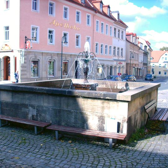 Quadratisches Brunnenbecken Julius-Kühn-Platz
