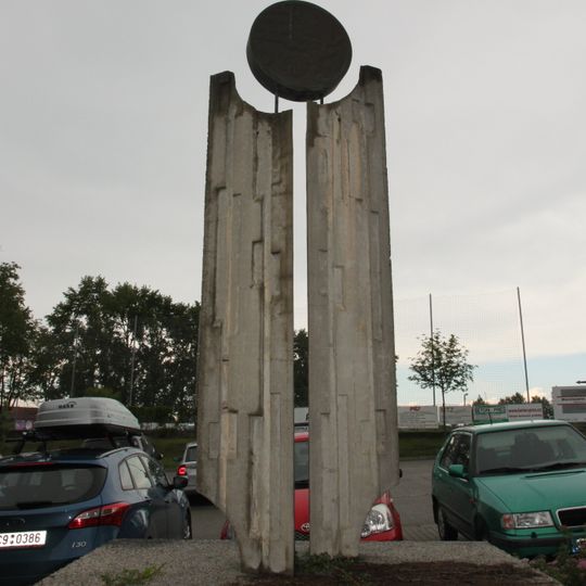 Plastika u hřiště