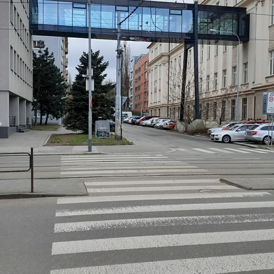 Mostní přechod přes Rybkovu ulici