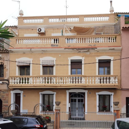 House in carrer d'Adra, 37-39
