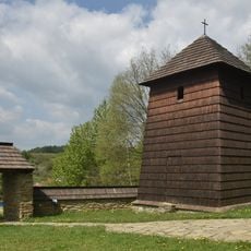 Chrám sv. Paraskevy, zvonica drevená