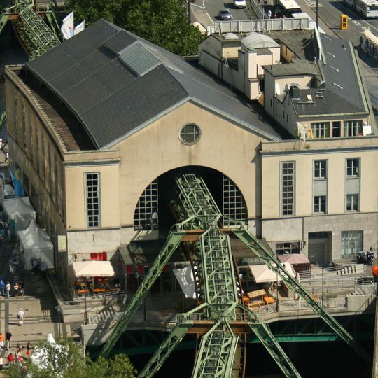 Schwebebahn station Wuppertal Hbf