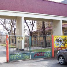 Mostní přechod mezi budovami obchodní akademie v Berouně