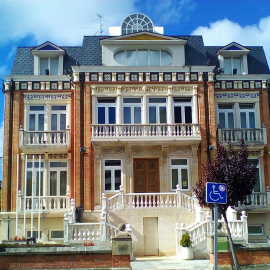 Casa-palacio Residencia Pedro Velarde