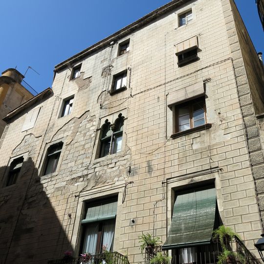 Antic casal de la plaça de les Voltes d'en Rosés
