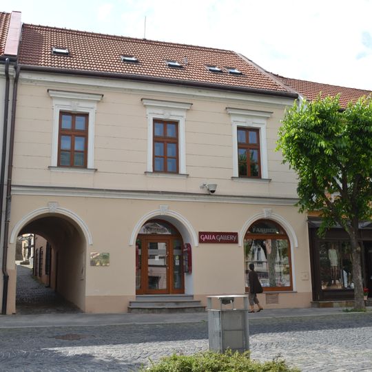 Prejazdový d. s podchodom