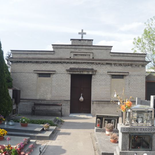 Nová hřbitovní kaple na Chvalském hřbitově