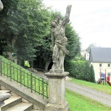 Socha svatého Šebestiána u schodiště ke kostelu ve Vilémově