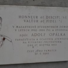 Pamětní deska Adolfa Opálky na Masarykových kolejích ulici v Brně