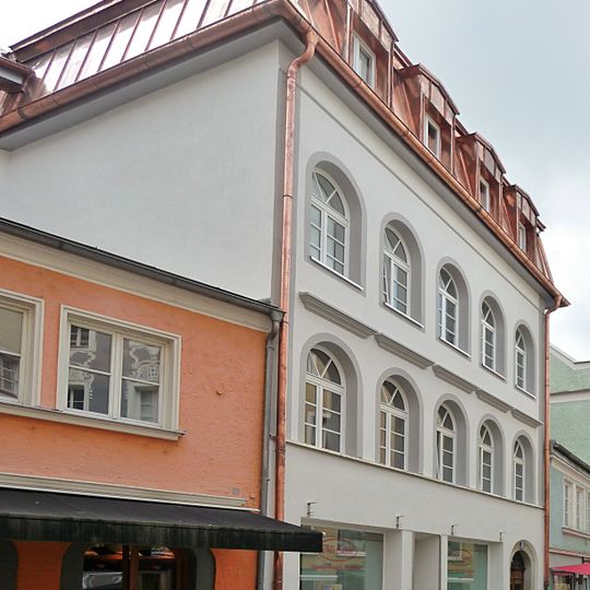 Wohn- und Geschäftshaus