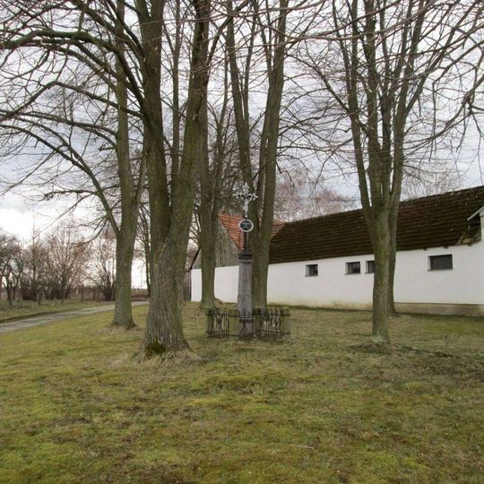Kříž ve Štipoklasech u rozcestí