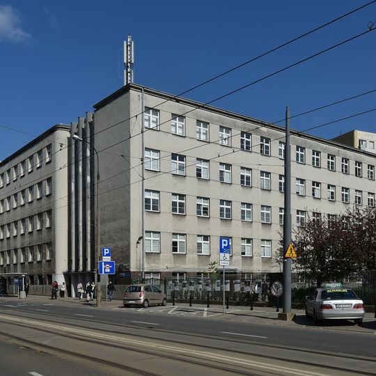 Budynek szkolny przy ulicy Stawki 5/7