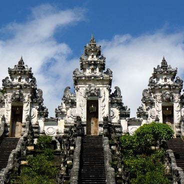 Walking routes in Bali: rice terraces, volcanoes, waterfalls