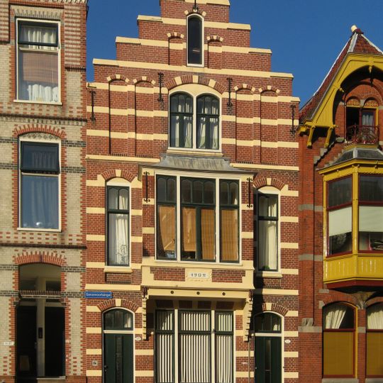 Woonhuis met bovenwoning