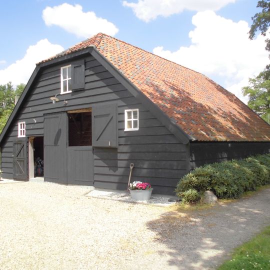 De Plas: schuur tegenover de achtergevel van de boerderij