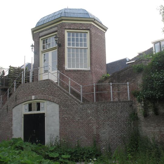 Tuinkoepel op stadsmuur