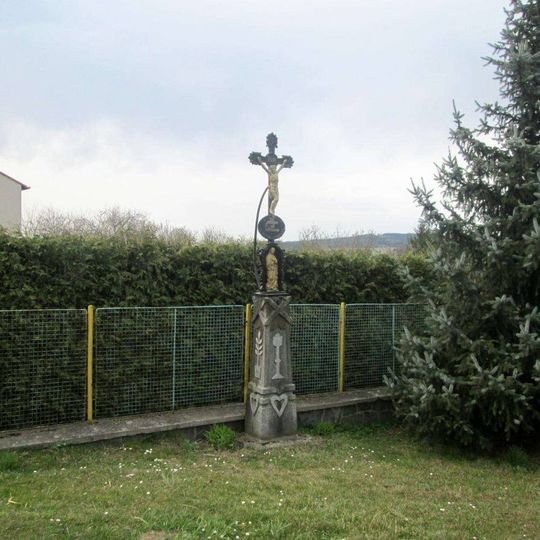 Kříž v Malém Boru u rozcestí