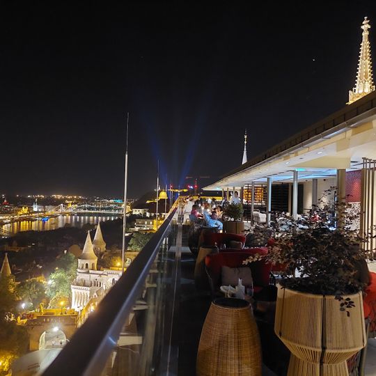 White Raven Skybar & Lounge