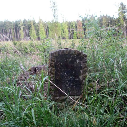 Pomník jižně od Lhůty