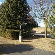 Kříž v Těmicích u bytového domu