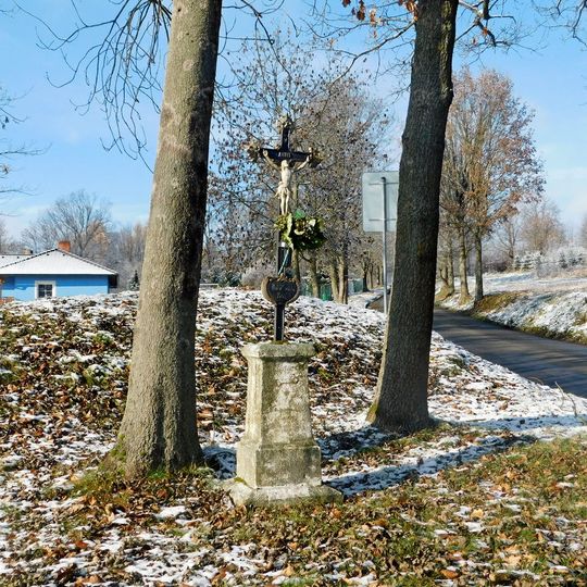 Kříž na rozcestí v seveozápadní části Smrčné
