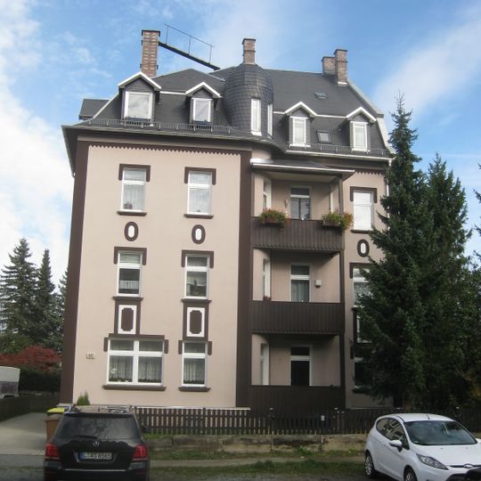 Doppelmietshaushälfte in offener Bebauung Schulstraße 107