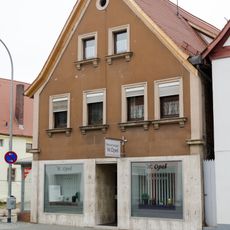 Wohn- und Geschäftshaus