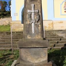 Pomník padlým u kostela v Horním Prysku