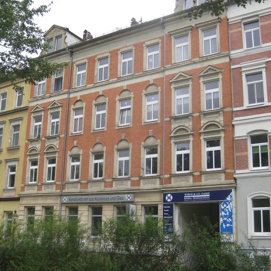Mietshaus in geschlossener Bebauung und Hinterhaus im Hof Zöllnerplatz 26