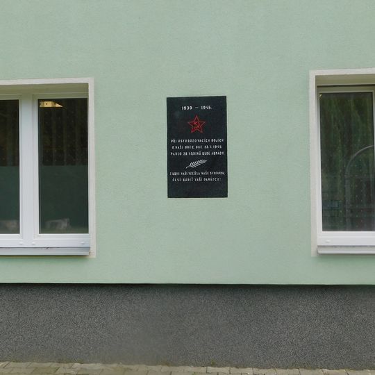 Pamětní deska vojákům Rudé armády padlým při osvobozování Tvarožné