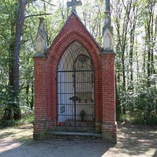 Červená kaplička na cestě z hradu Bítova do obce Bítov