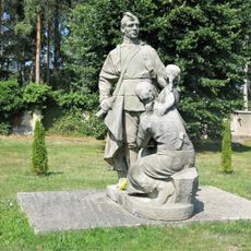 Sousoší z pomníku osvobození na hřbitově v Cvikově