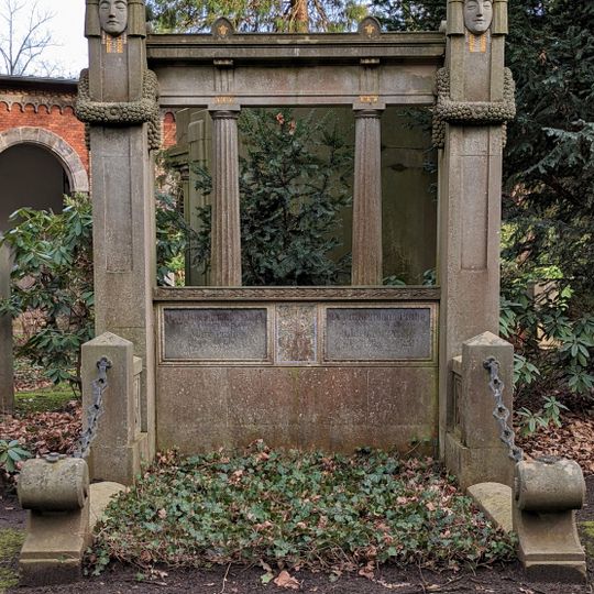 Gravestone for the Pratje family