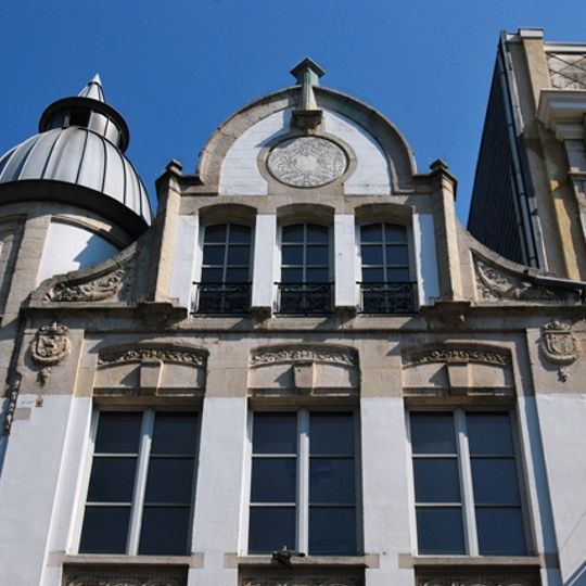 Former commercial and office building Manfield & Sons