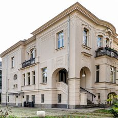 Villa Fritz-Seger-Straße 8