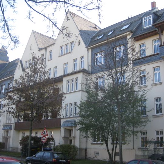 Doppelmietshaus in geschlossener Bebauung mit Vorgarten Heinrich-Schütz-Straße 124; 126