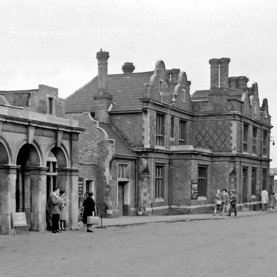 Bletchley railway station