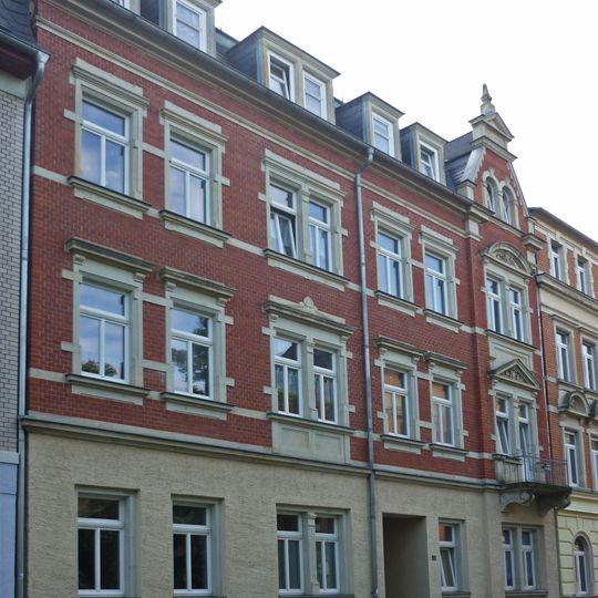 Mietshaus in geschlossener Bebauung Pestalozzistraße 4