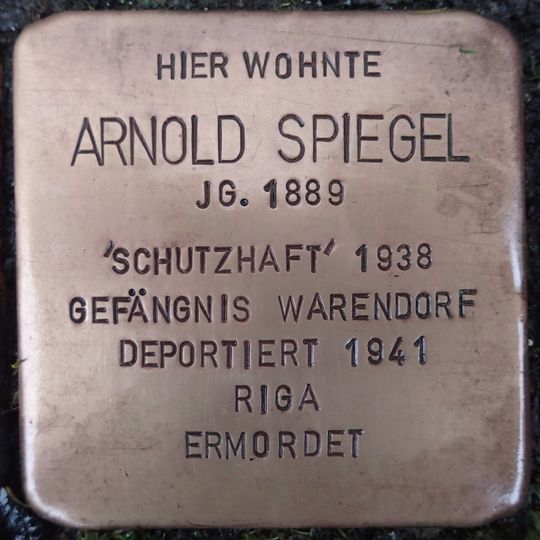 Stolperstein en memoria de Arnold Spiegel