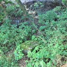 Kříž u silnice pod památným dubem jižně od Kalovic