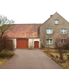 Zwei Seitengebäude (mit Oberlaube) und Scheune eines Bauernhofs Bautzener Straße 18