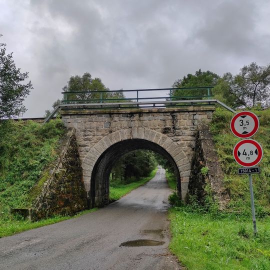 Železniční most přes silnici III/15914 u Stěžerova