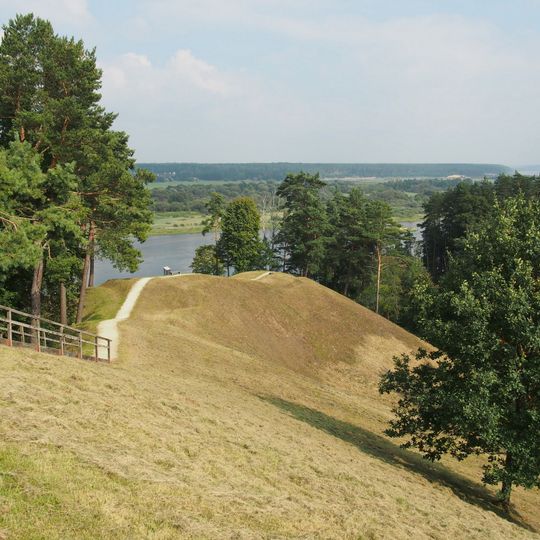 Burgaičių piliakalniai