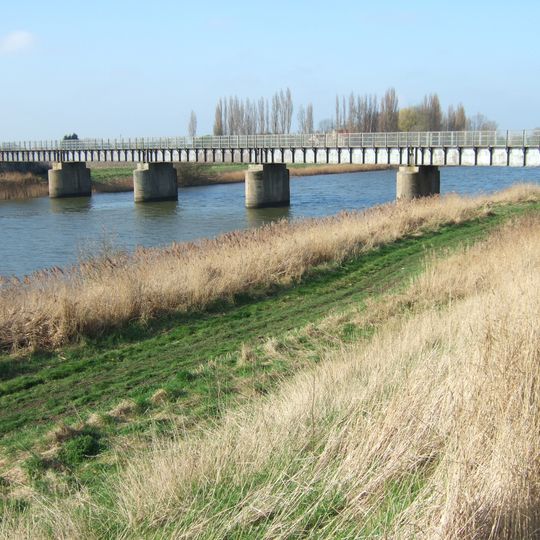 Magdalen railway bridge