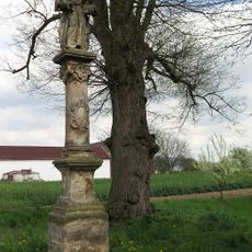 Sloup se sochou svaté Anny Samétřetí