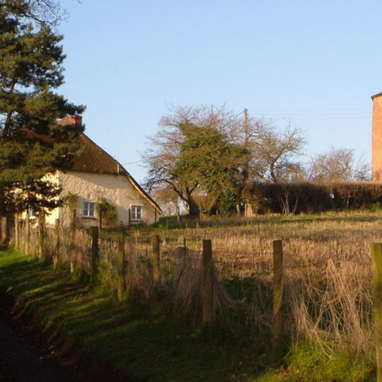 Windmill Cottage With Adjacent Barn