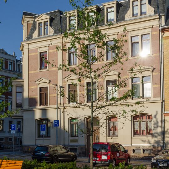 Wohnhaus in ehemals geschlossener Bebauung Tzschirnerstraße 13