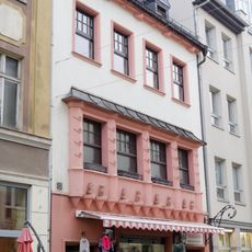 Wohnhaus und ehemals Cafe in geschlossener Bebauung Hauptstraße 41